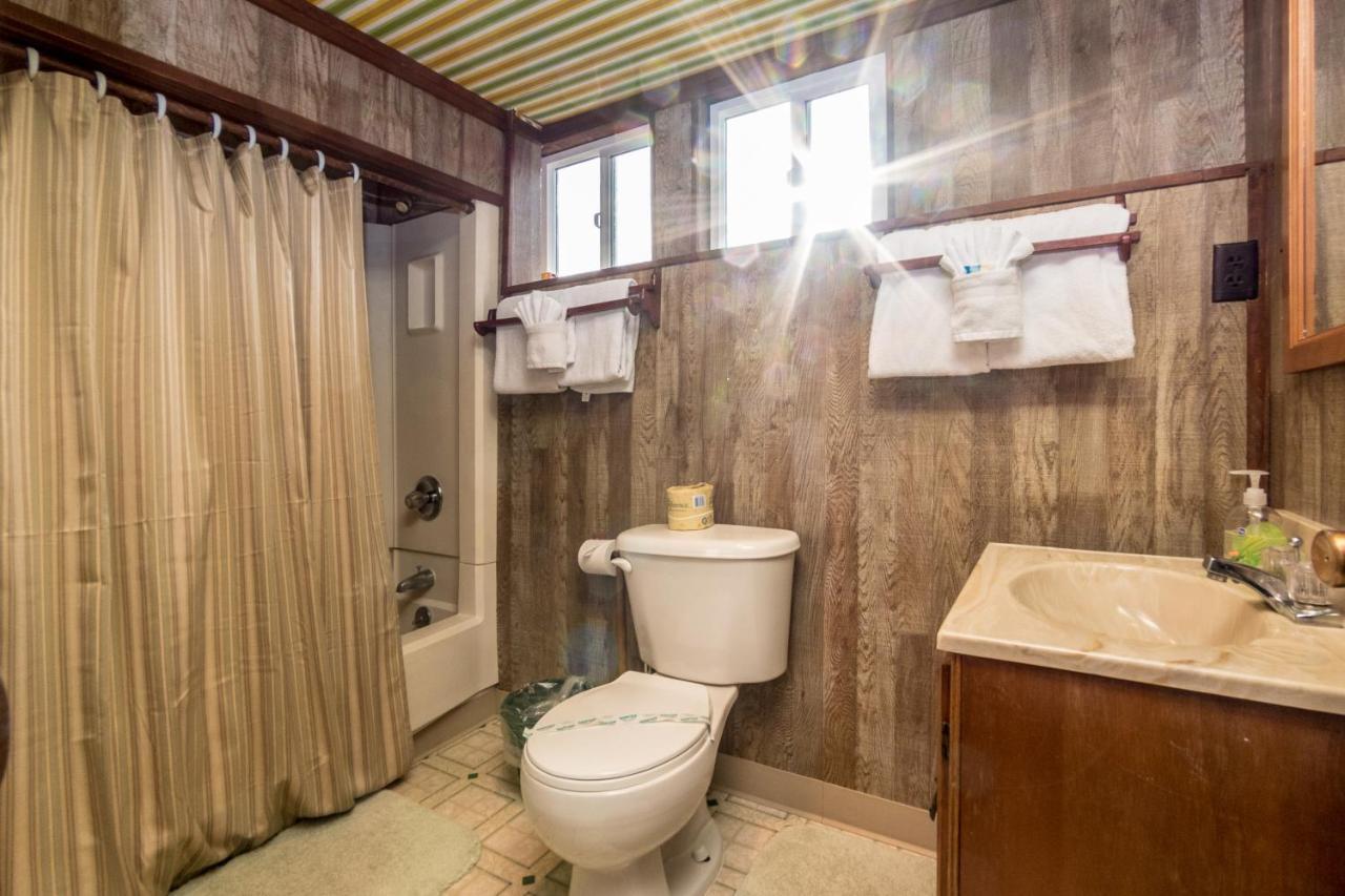 Elbow'S Inn Rockaway Beach Εξωτερικό φωτογραφία