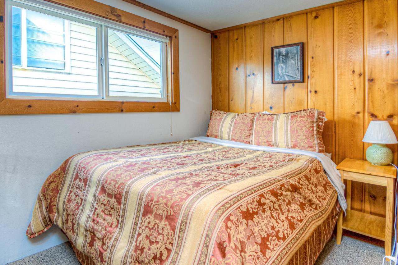 Elbow'S Inn Rockaway Beach Εξωτερικό φωτογραφία